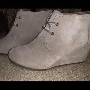 Toms Kala wedge booties